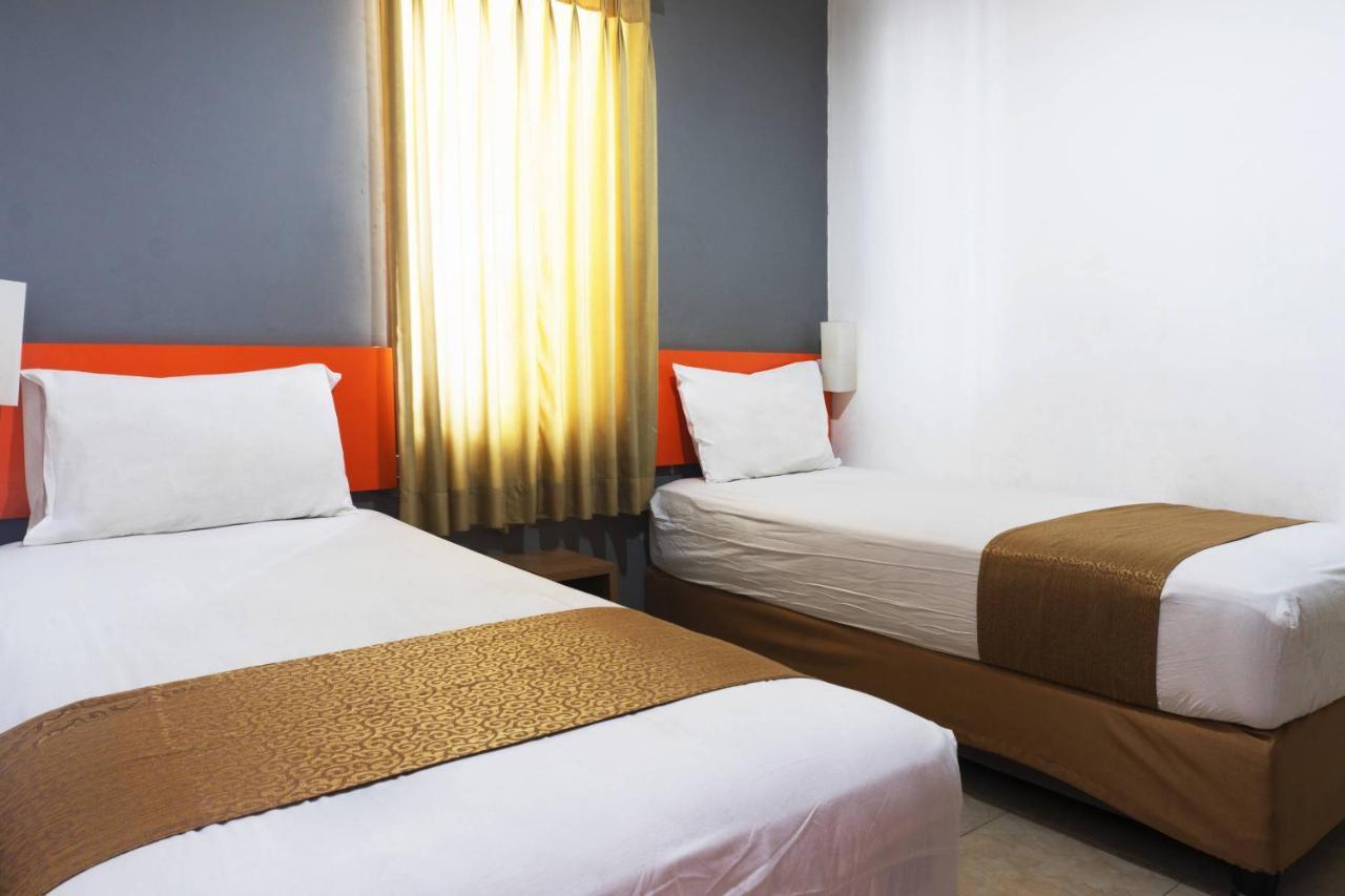 Wisma tamu Nine O House Cikarang 2*