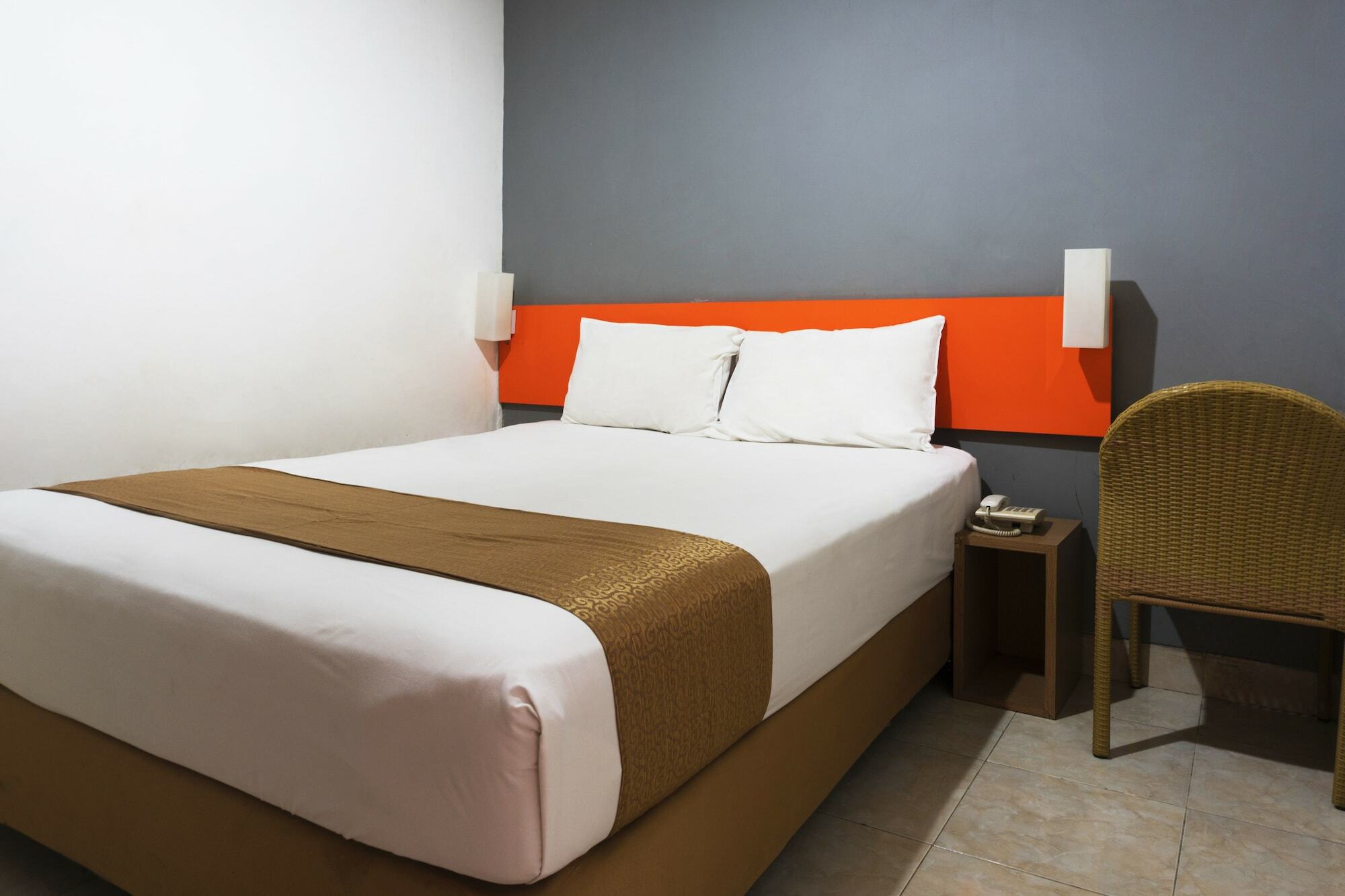 Nine O House Cikarang Wisma tamu 2*